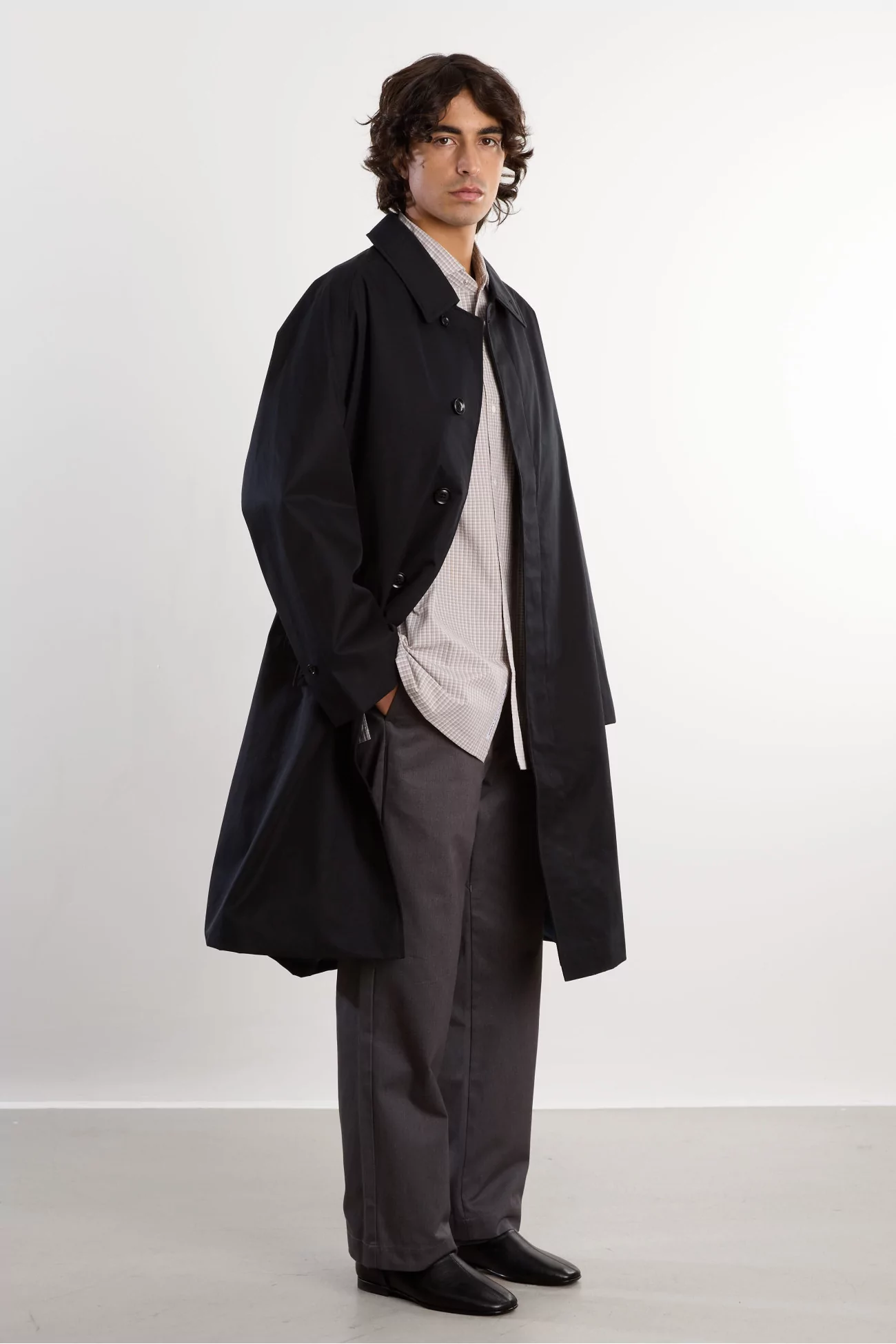 Nanamica 2L Gore-Tex Balmacaan Coat – Black | Centre Commercial